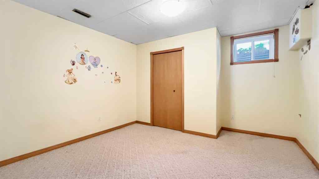 MLS® A2257597 - 6 Drake Street  in NONE Fleet, Residential