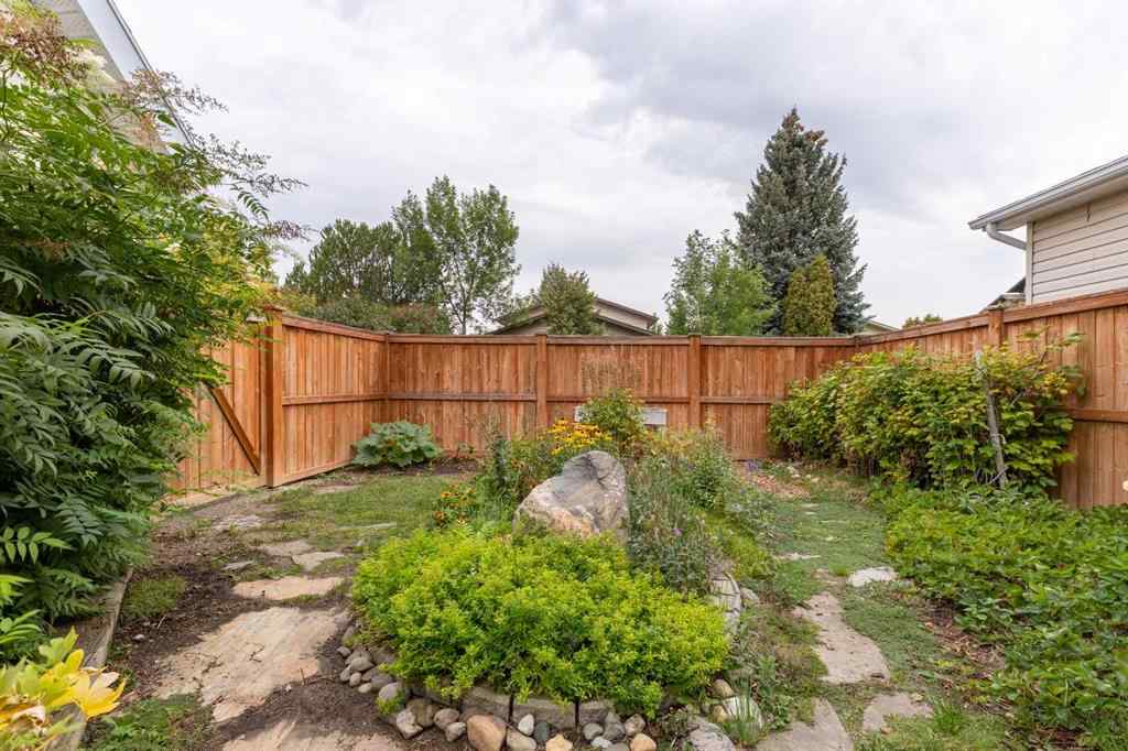 MLS® A2257604 - 51 Temple Boulevard W in Varsity Village Lethbridge, Residential