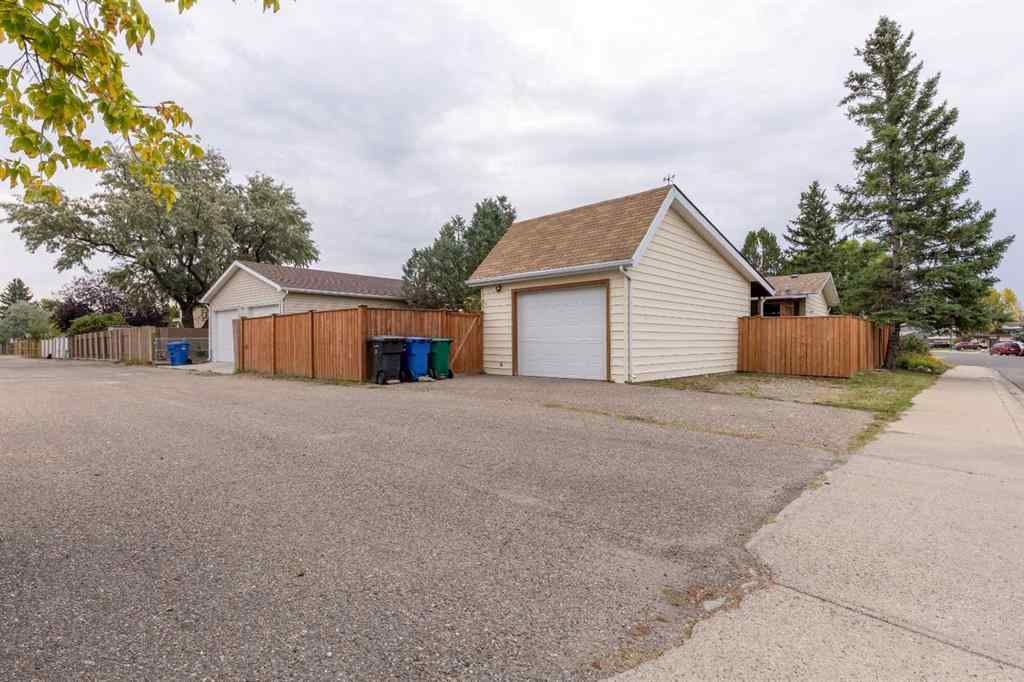 MLS® A2257604 - 51 Temple Boulevard W in Varsity Village Lethbridge, Residential