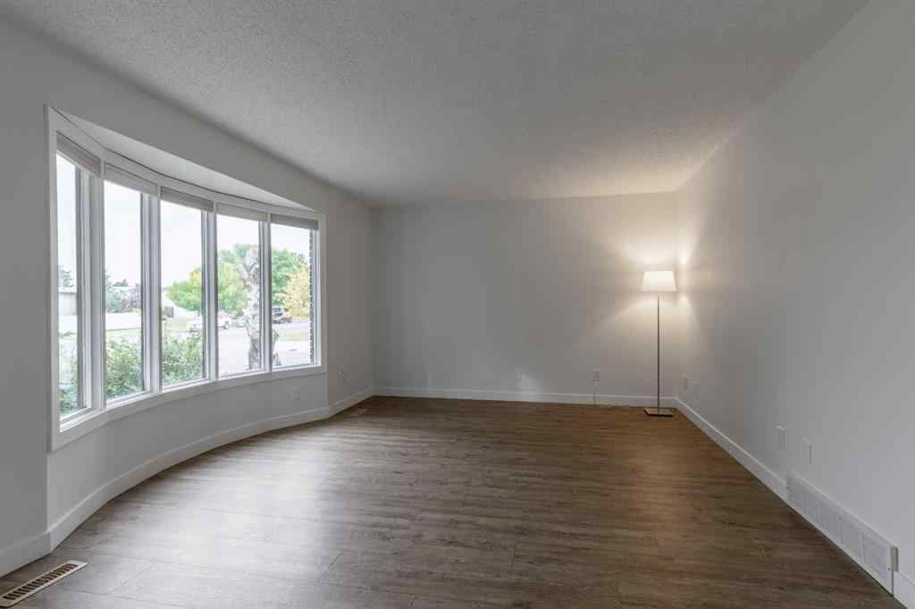 MLS® A2257604 - 51 Temple Boulevard W in Varsity Village Lethbridge, Residential