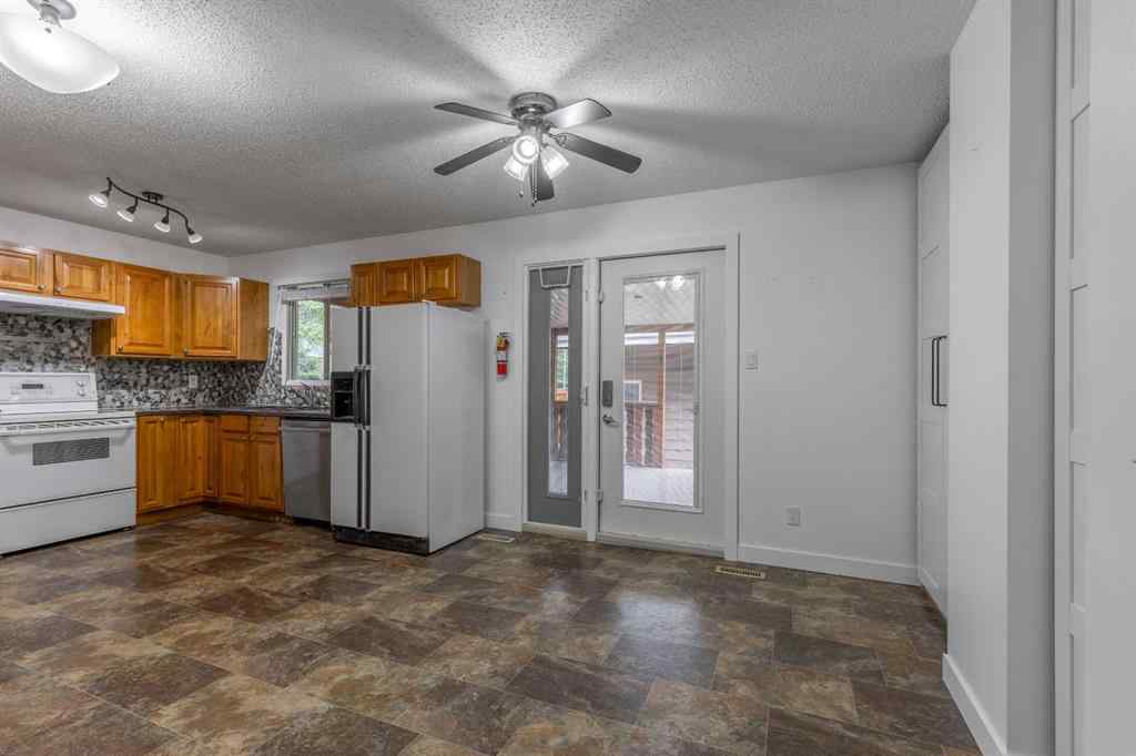 MLS® A2257604 - 51 Temple Boulevard W in Varsity Village Lethbridge, Residential