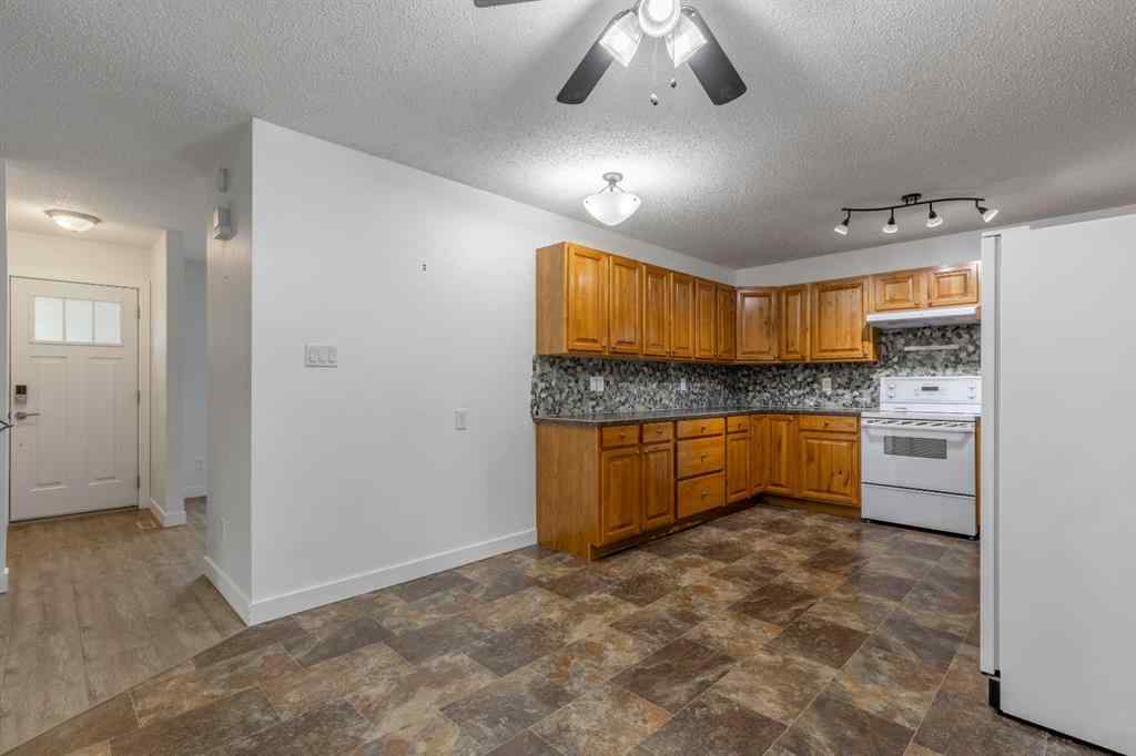 MLS® A2257604 - 51 Temple Boulevard W in Varsity Village Lethbridge, Residential