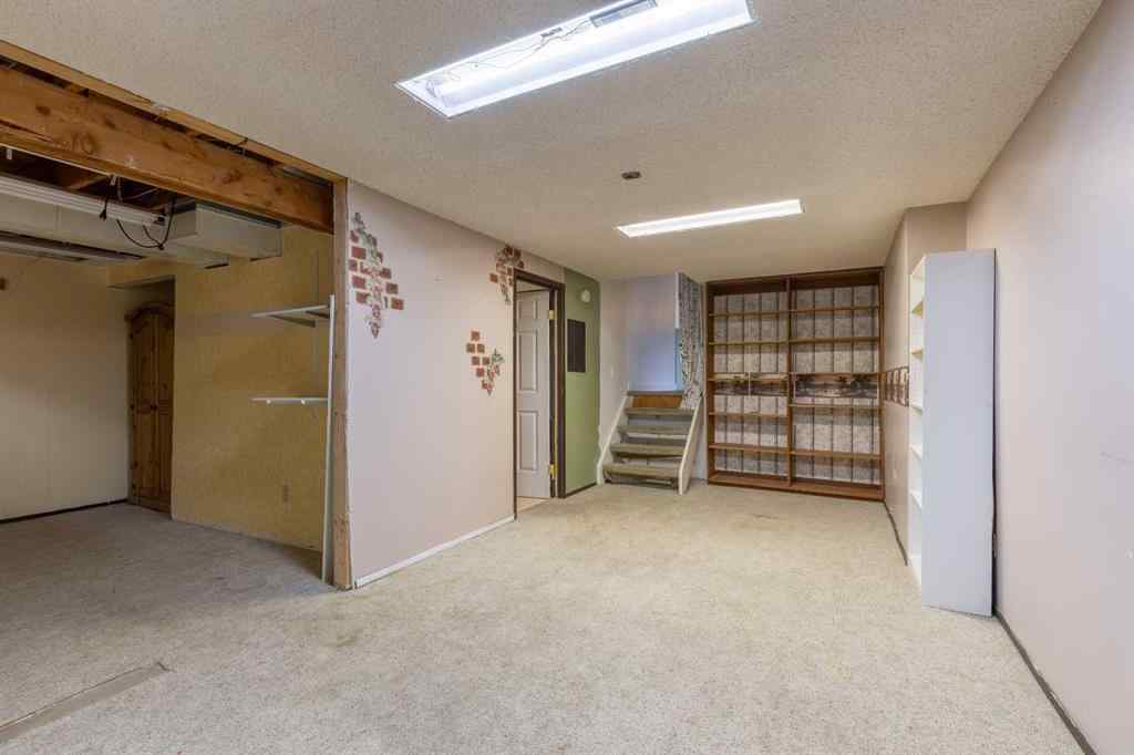 MLS® A2257604 - 51 Temple Boulevard W in Varsity Village Lethbridge, Residential