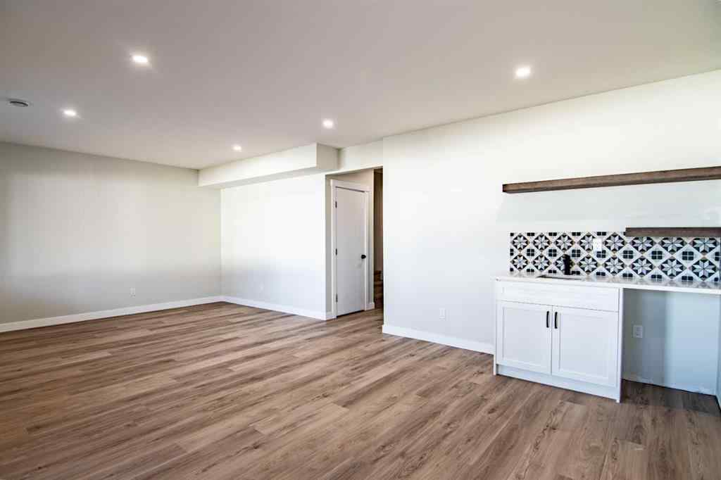 MLS® A2257607 - 29 Vintage Close  in Valley Ridge Blackfalds, Residential