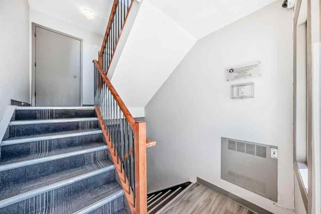 MLS® A2257618 - Unit #301 4512 75 Street NW in Bowness Calgary, Residential