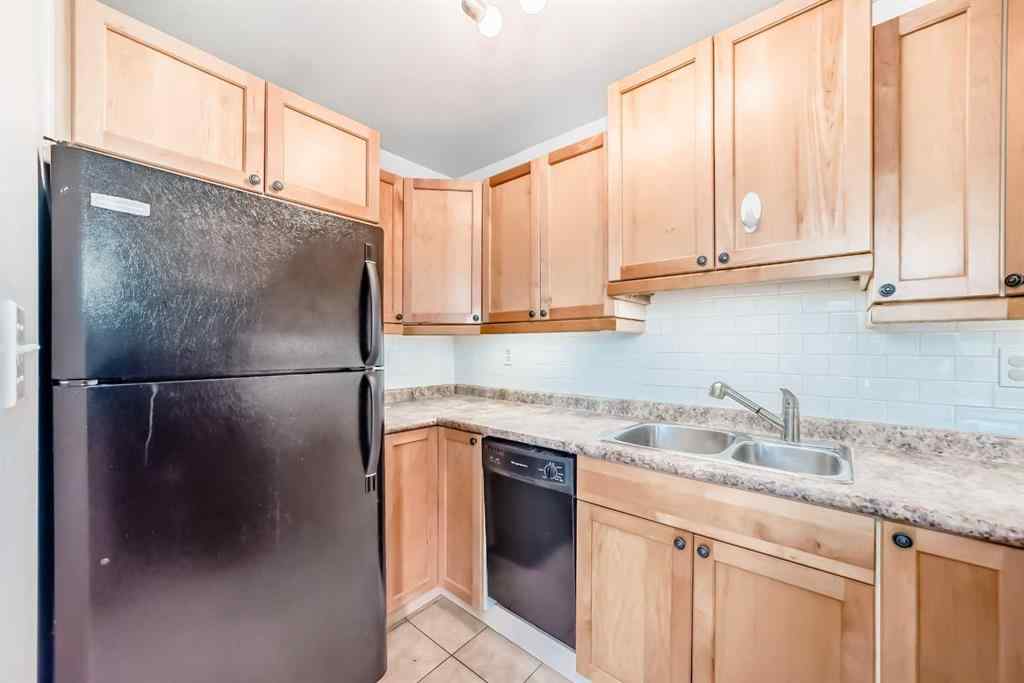 MLS® A2257618 - Unit #301 4512 75 Street NW in Bowness Calgary, Residential