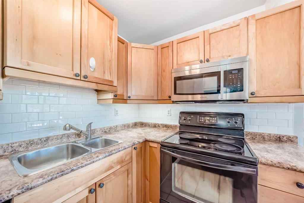 MLS® A2257618 - Unit #301 4512 75 Street NW in Bowness Calgary, Residential