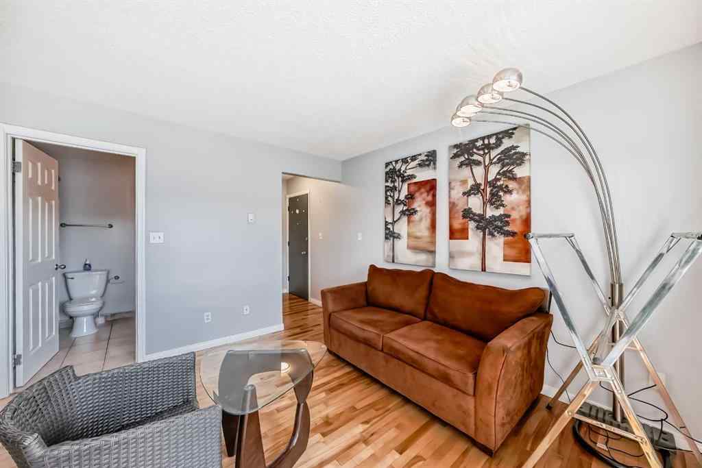 MLS® A2257618 - Unit #301 4512 75 Street NW in Bowness Calgary, Residential