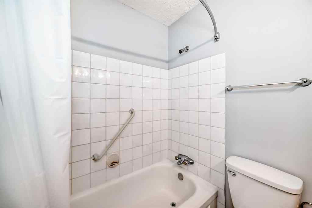 MLS® A2257618 - Unit #301 4512 75 Street NW in Bowness Calgary, Residential