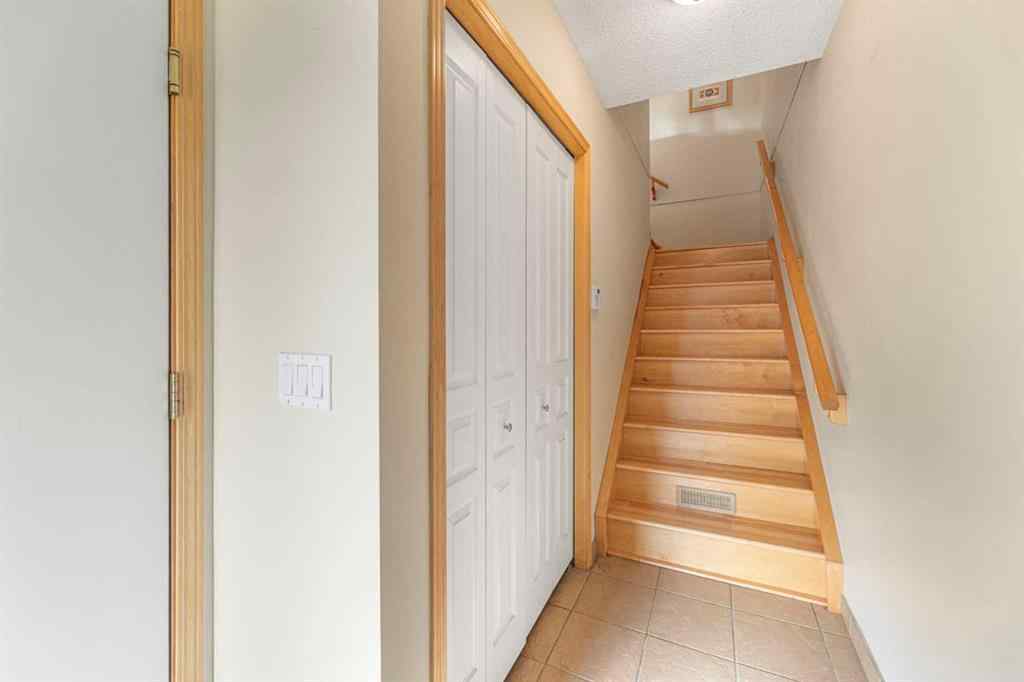 MLS® A2257626 - 651 Killarney Glen Court SW in Killarney/Glengarry Calgary, Residential