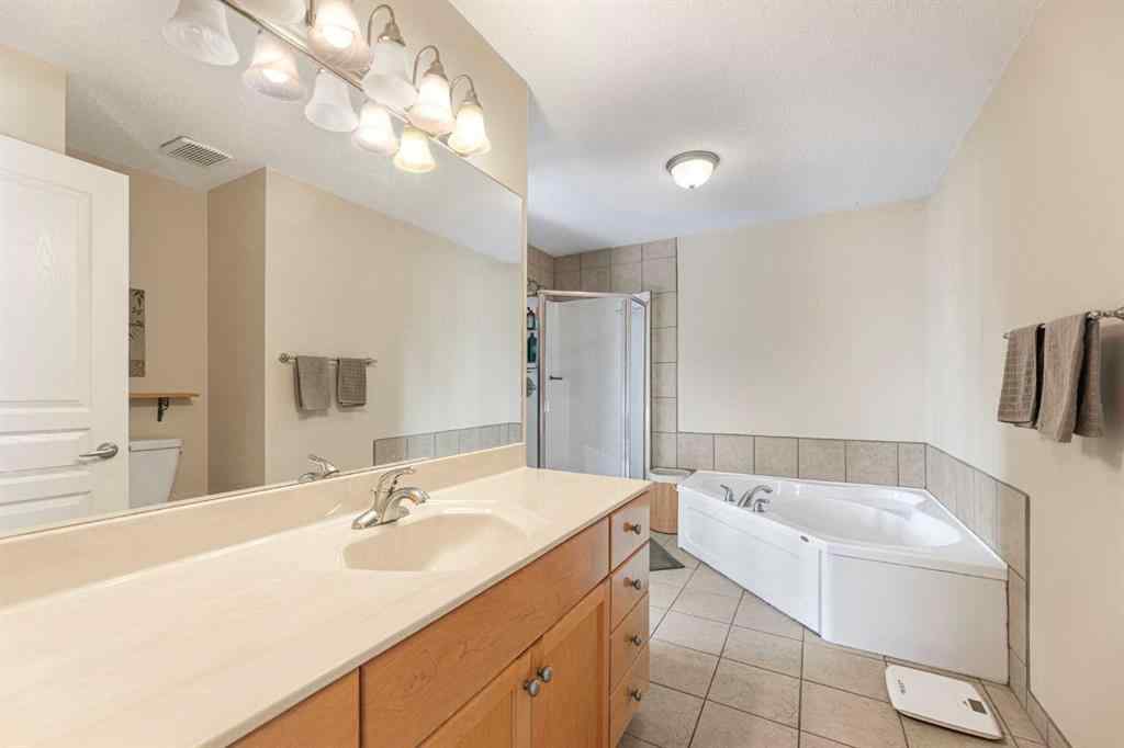 MLS® A2257626 - 651 Killarney Glen Court SW in Killarney/Glengarry Calgary, Residential