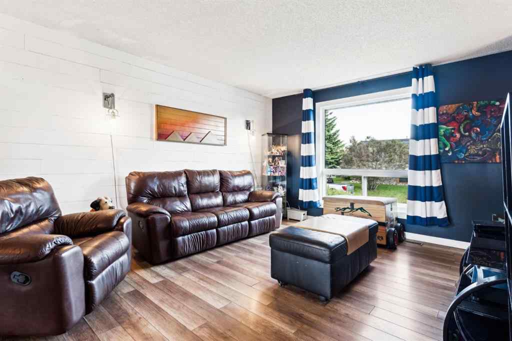 MLS® A2257632 - 147 Falchurch Crescent NE in Falconridge Calgary, Residential