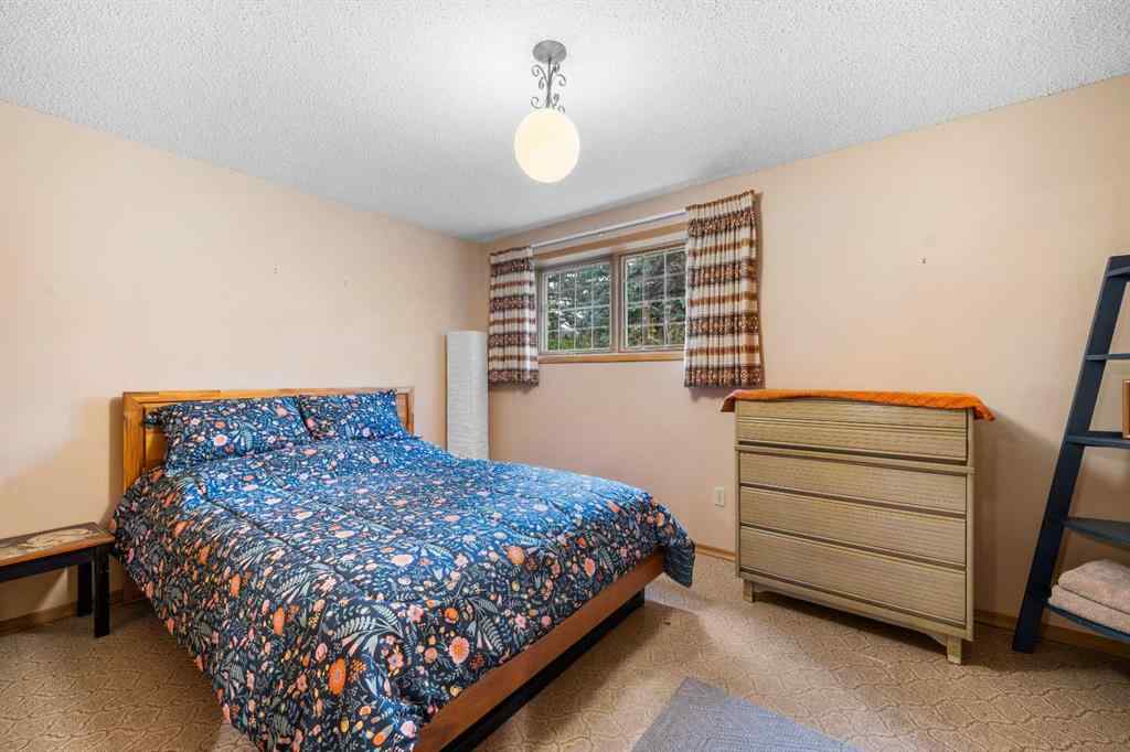 MLS® A2257647 - 10 Varsville Place NW in Varsity Calgary, Residential