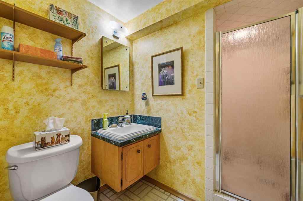 MLS® A2257647 - 10 Varsville Place NW in Varsity Calgary, Residential