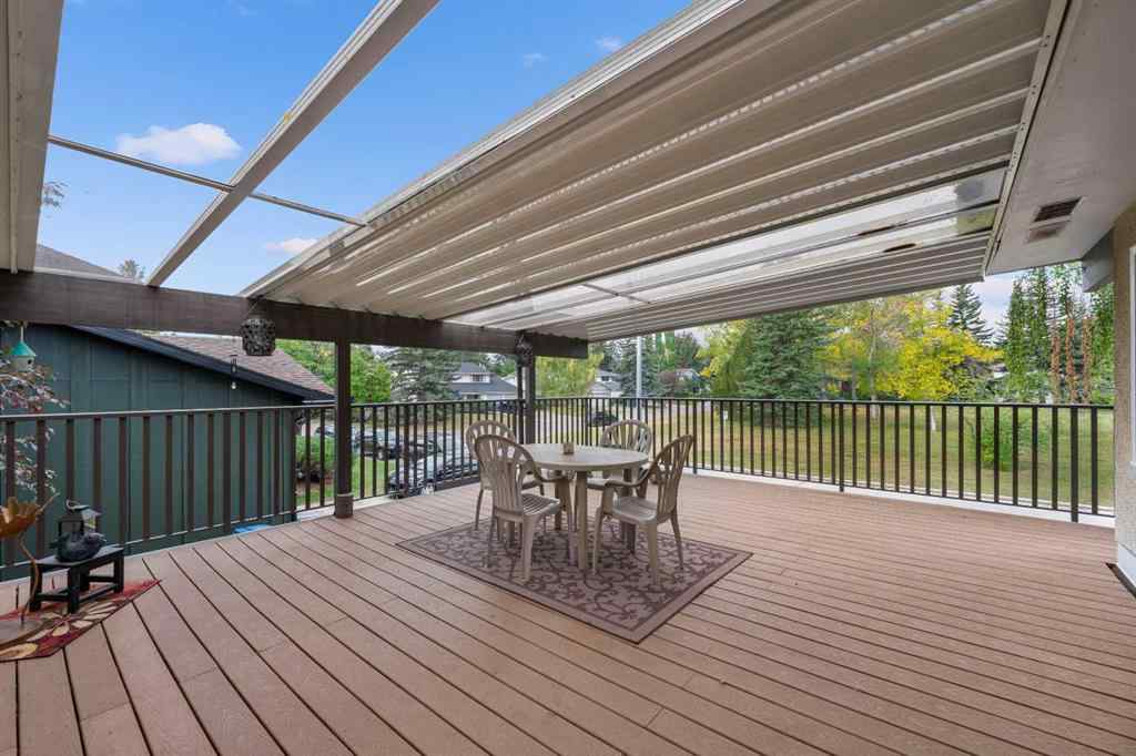 MLS® A2257647 - 10 Varsville Place NW in Varsity Calgary, Residential