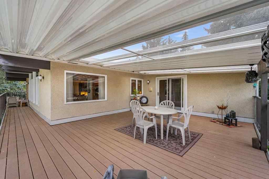 MLS® A2257647 - 10 Varsville Place NW in Varsity Calgary, Residential