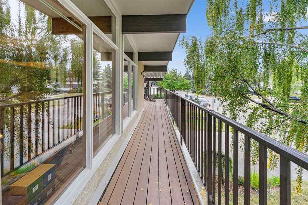 MLS® A2257647 - 10 Varsville Place NW in Varsity Calgary, Residential