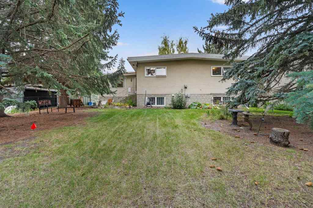 MLS® A2257647 - 10 Varsville Place NW in Varsity Calgary, Residential