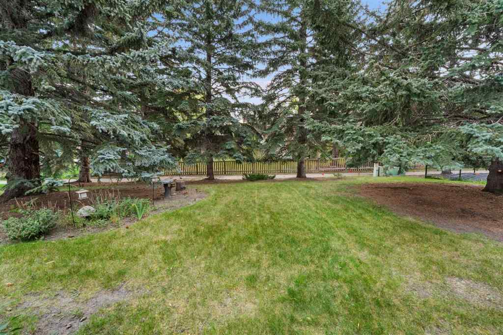 MLS® A2257647 - 10 Varsville Place NW in Varsity Calgary, Residential