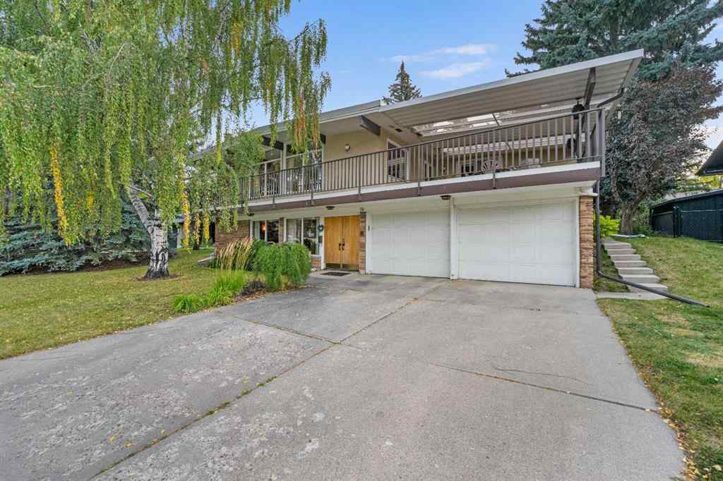 MLS® A2257647 - 10 Varsville Place NW in Varsity Calgary, Residential