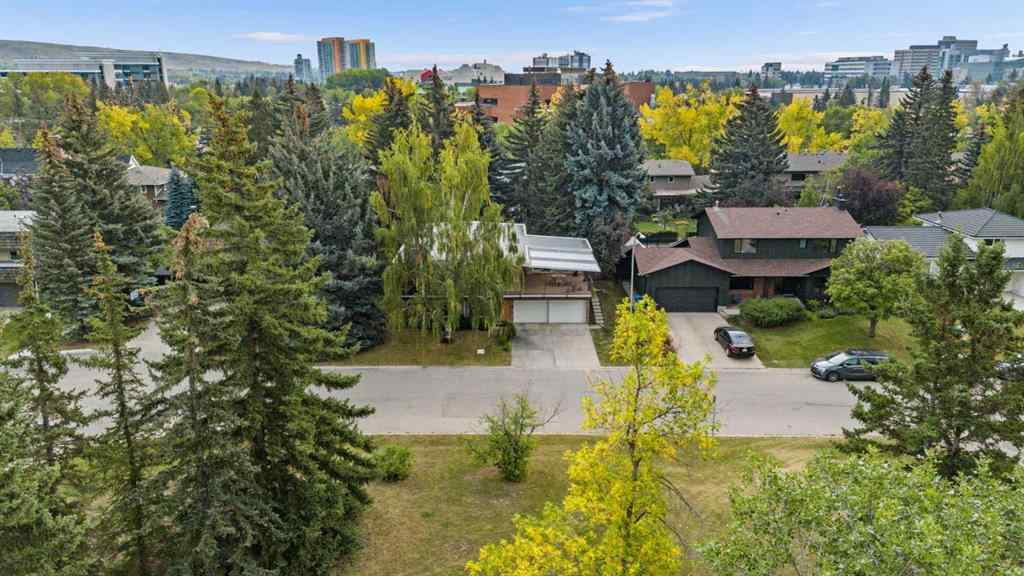 MLS® A2257647 - 10 Varsville Place NW in Varsity Calgary, Residential
