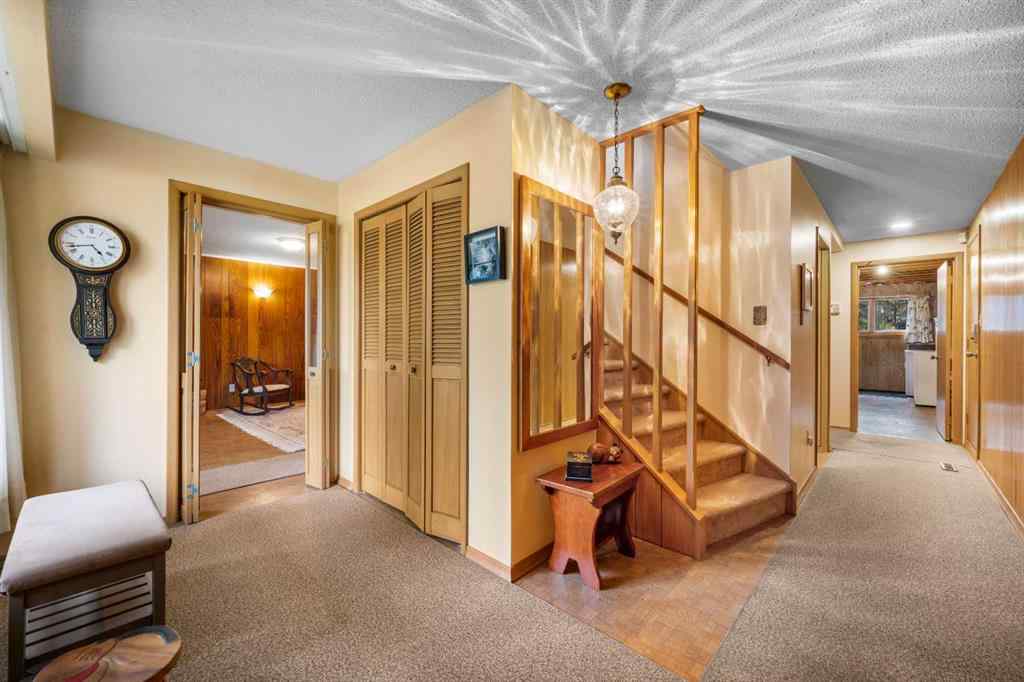 MLS® A2257647 - 10 Varsville Place NW in Varsity Calgary, Residential