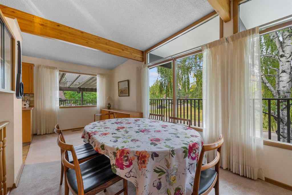 MLS® A2257647 - 10 Varsville Place NW in Varsity Calgary, Residential