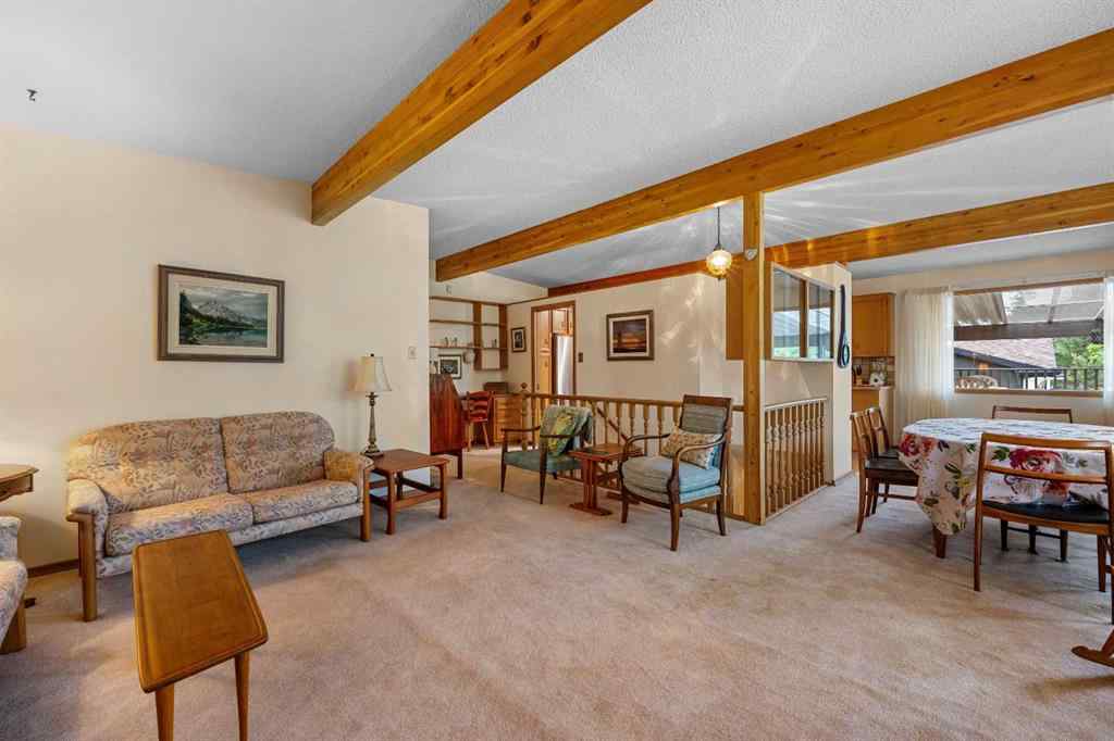 MLS® A2257647 - 10 Varsville Place NW in Varsity Calgary, Residential