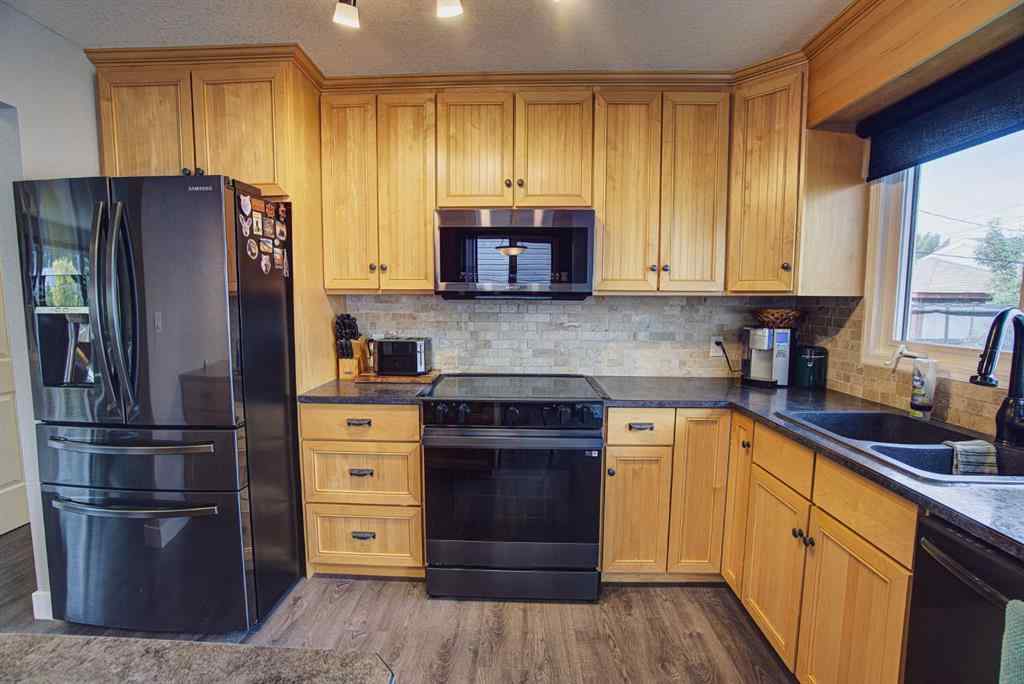 MLS® A2257649 - 658 50A Avenue W in NONE Claresholm, Residential