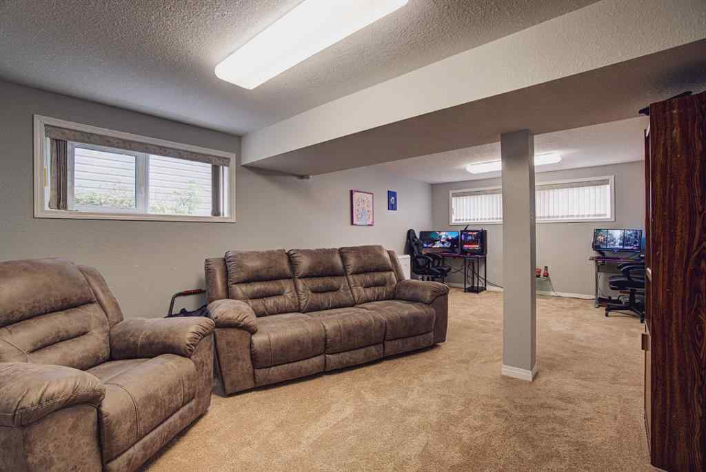 MLS® A2257649 - 658 50A Avenue W in NONE Claresholm, Residential