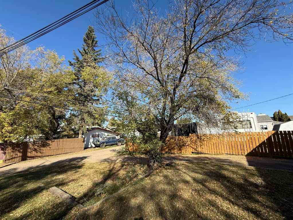 MLS® A2257652 - 3904 42 Street   in Riverside Ponoka, Multi-Family