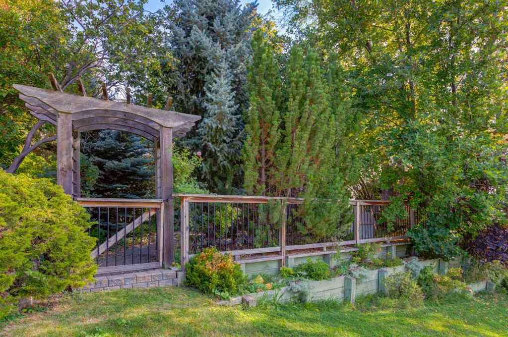 MLS® A2257654 - 1235 16a Street NW in Hounsfield Heights/Briar Hill Calgary, Residential