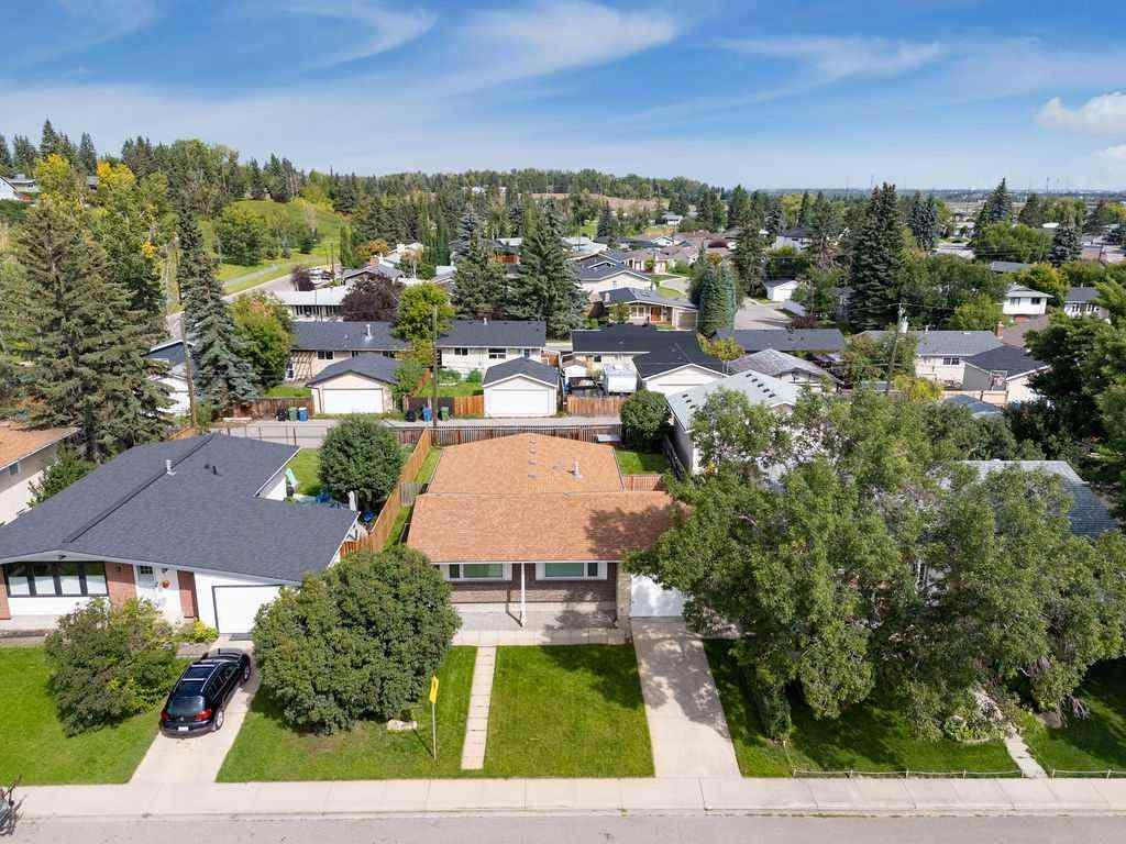 MLS® A2257673 - 1212 Lake Sylvan Drive  in Bonavista Downs Calgary, Residential