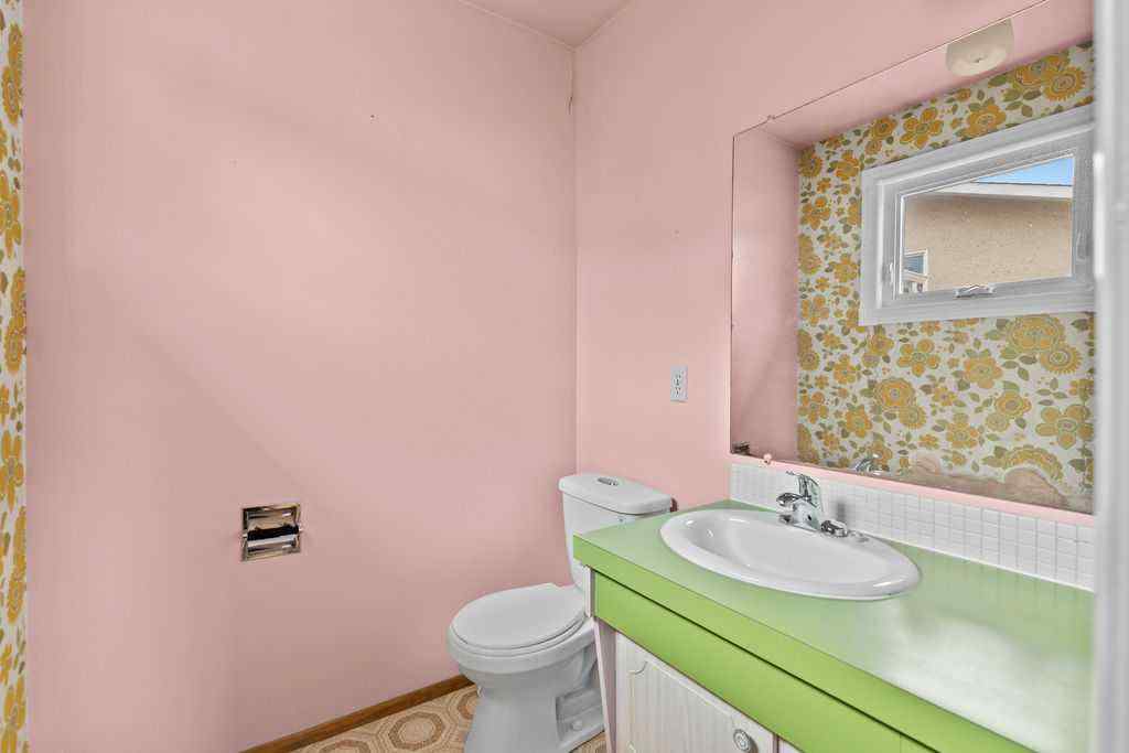 MLS® A2257673 - 1212 Lake Sylvan Drive  in Bonavista Downs Calgary, Residential