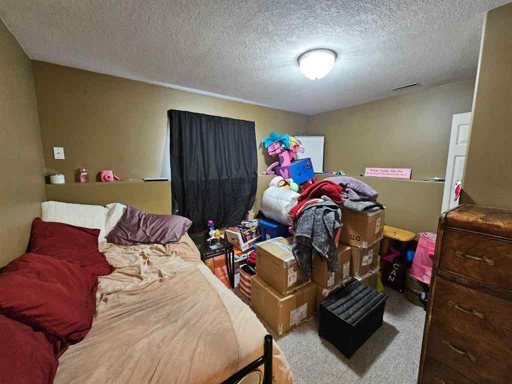 MLS® A2257679 - 9622 65 Avenue  in Country Club Estates Grande Prairie, Residential