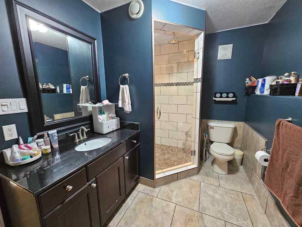 MLS® A2257679 - 9622 65 Avenue  in Country Club Estates Grande Prairie, Residential