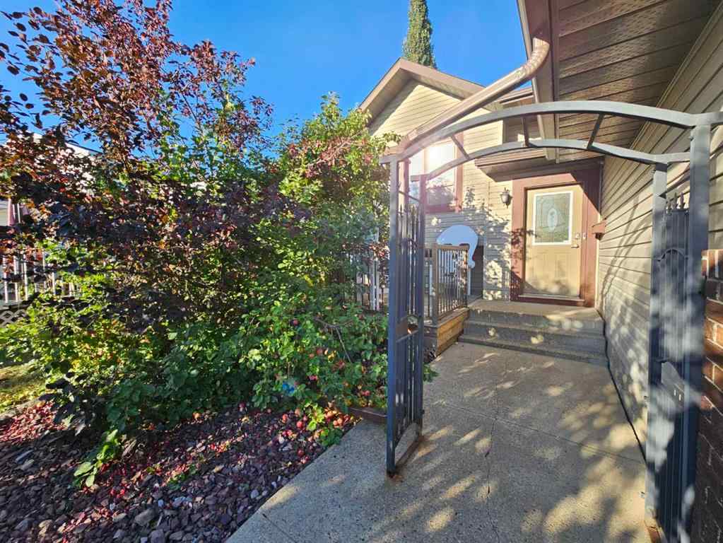 MLS® A2257679 - 9622 65 Avenue  in Country Club Estates Grande Prairie, Residential