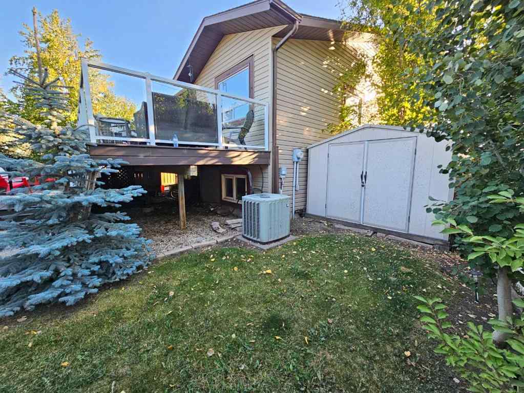 MLS® A2257679 - 9622 65 Avenue  in Country Club Estates Grande Prairie, Residential