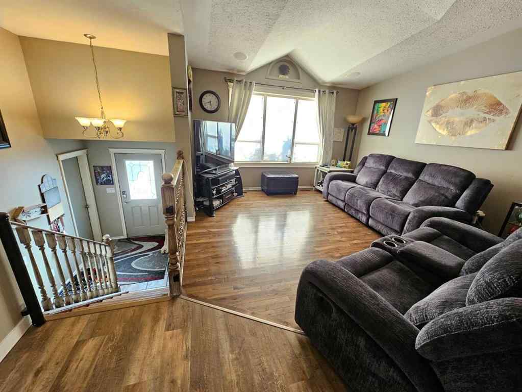 MLS® A2257679 - 9622 65 Avenue  in Country Club Estates Grande Prairie, Residential