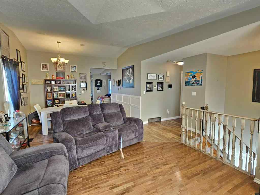 MLS® A2257679 - 9622 65 Avenue  in Country Club Estates Grande Prairie, Residential