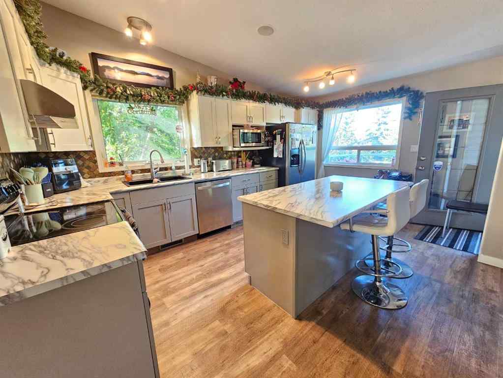 MLS® A2257679 - 9622 65 Avenue  in Country Club Estates Grande Prairie, Residential