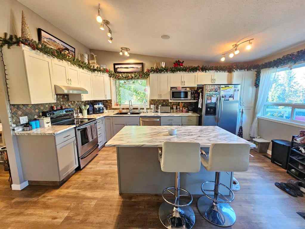 MLS® A2257679 - 9622 65 Avenue  in Country Club Estates Grande Prairie, Residential
