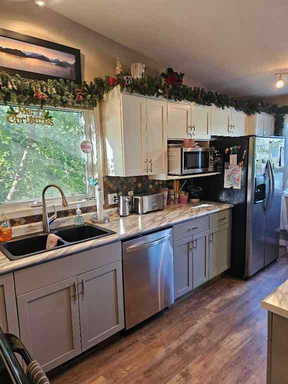 MLS® A2257679 - 9622 65 Avenue  in Country Club Estates Grande Prairie, Residential