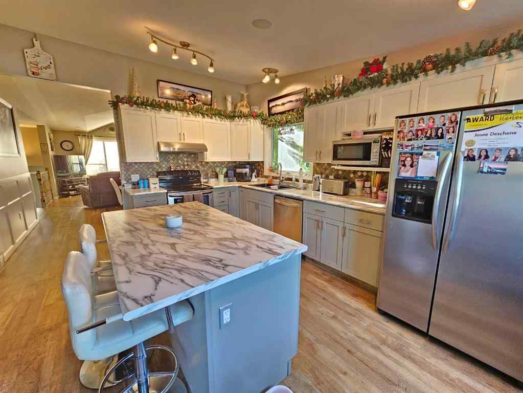 MLS® A2257679 - 9622 65 Avenue  in Country Club Estates Grande Prairie, Residential