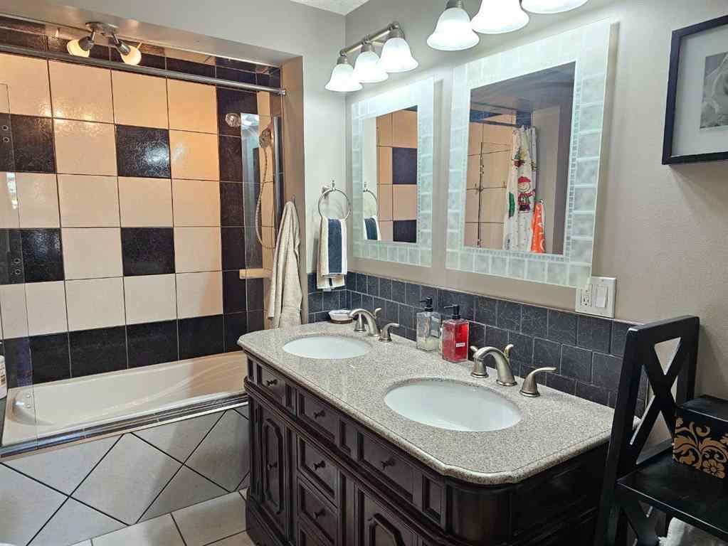 MLS® A2257679 - 9622 65 Avenue  in Country Club Estates Grande Prairie, Residential