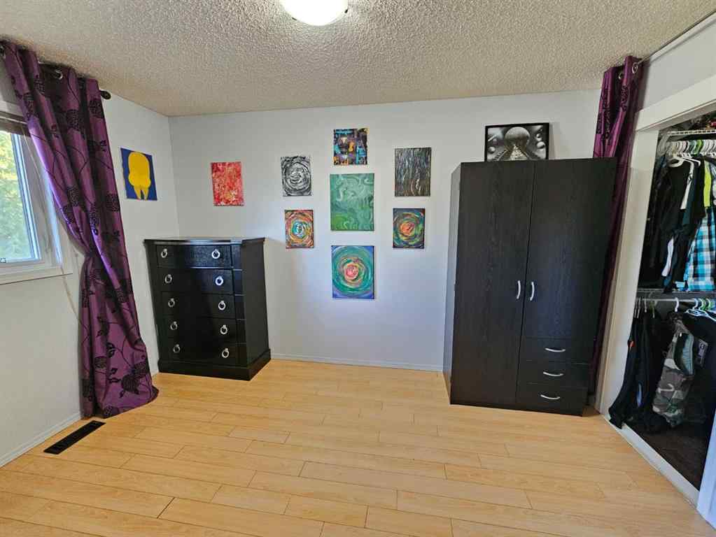 MLS® A2257679 - 9622 65 Avenue  in Country Club Estates Grande Prairie, Residential