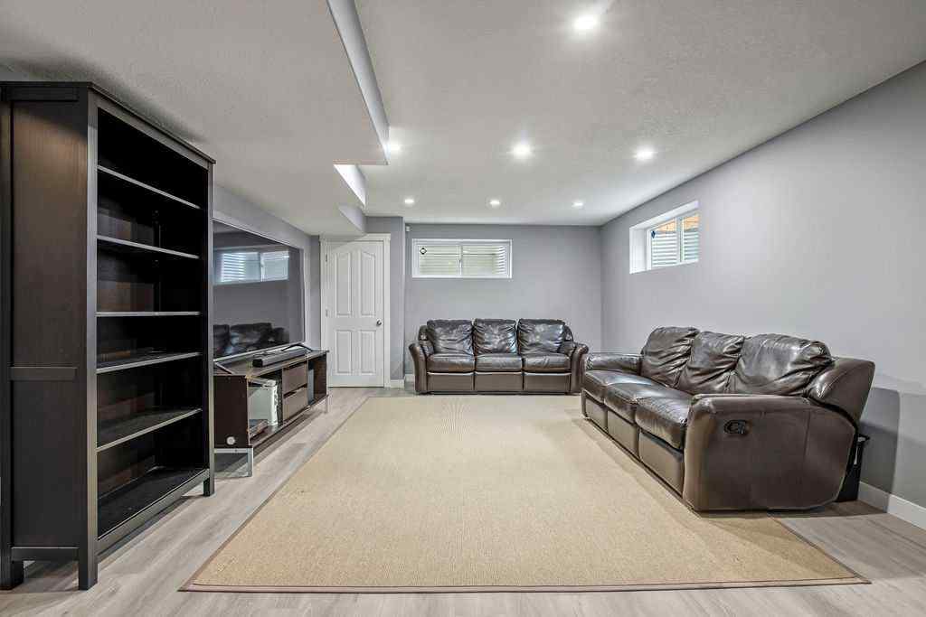 MLS® A2257695 - 500 Cougar Ridge Drive SW in Cougar Ridge Calgary, Residential