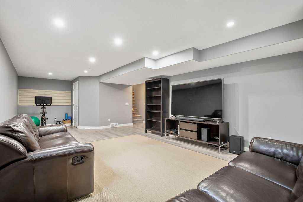 MLS® A2257695 - 500 Cougar Ridge Drive SW in Cougar Ridge Calgary, Residential