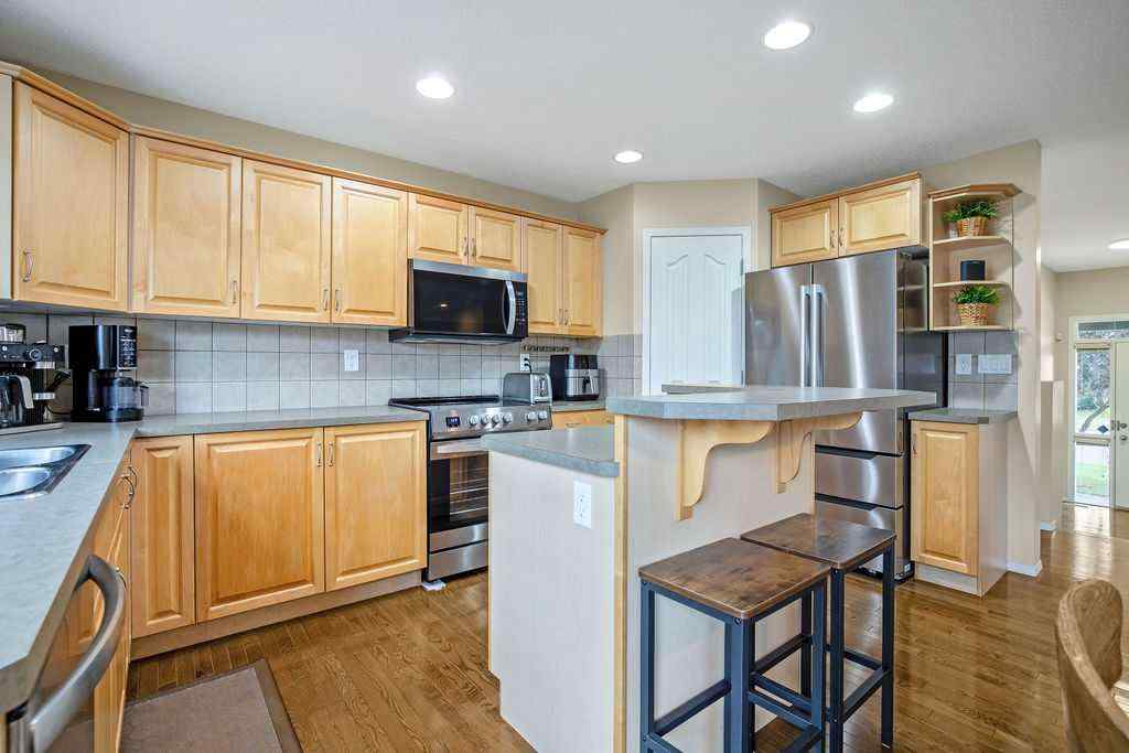 MLS® A2257695 - 500 Cougar Ridge Drive SW in Cougar Ridge Calgary, Residential