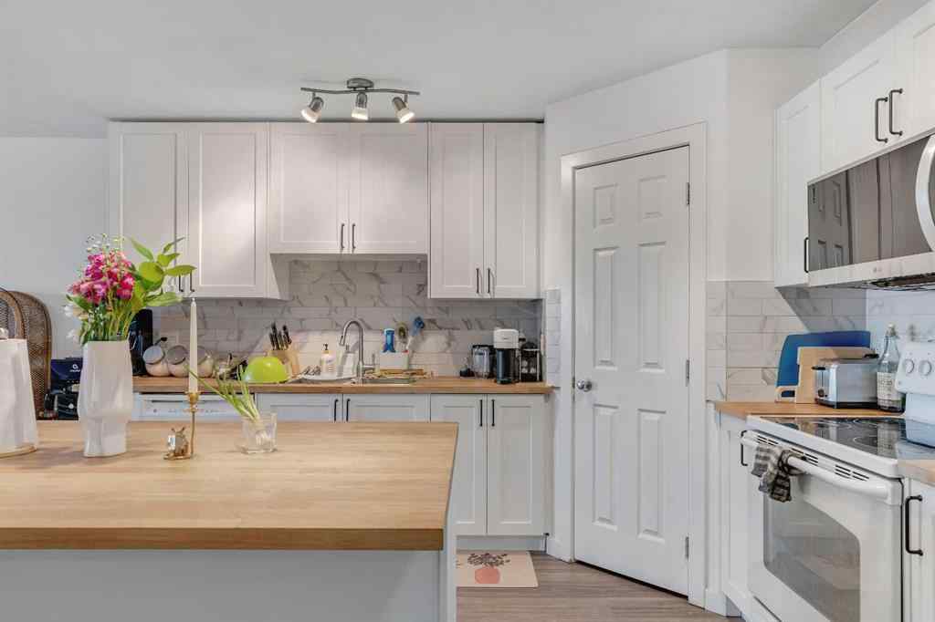 MLS® A2257710 - Unit #302 1724 26 Avenue SW in Bankview Calgary, Residential